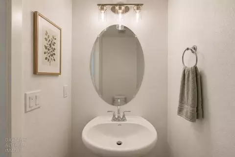 Bath - 2178 Appalachian Ave, Manteca, CA 95337 photo 2 of 8