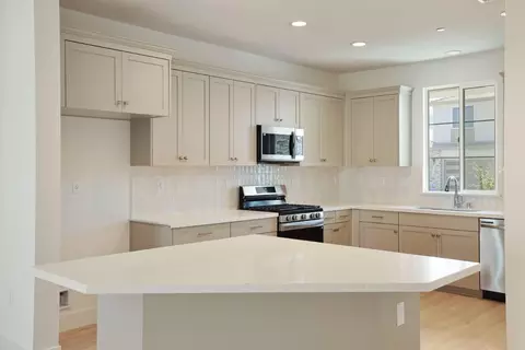Kitchen - 2178 Appalachian Ave, Manteca, CA 95337 photo 2 of 6