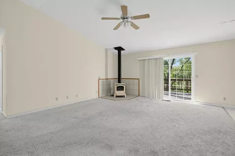 Living - 746 Arbona Cir, Sonora, CA 95370 photo 4 of 7
