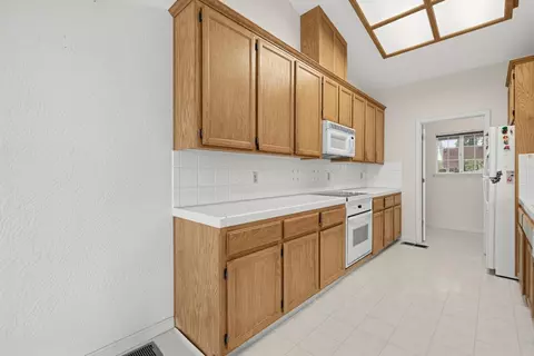 Kitchen - 746 Arbona Cir, Sonora, CA 95370 photo 3 of 3