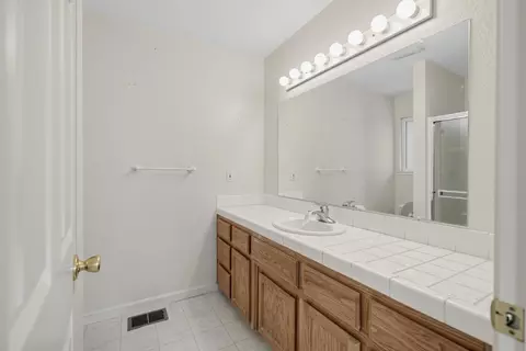 Bath - 746 Arbona Cir, Sonora, CA 95370 photo 1 of 3