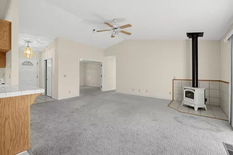 Living - 746 Arbona Cir, Sonora, CA 95370 photo 2 of 7