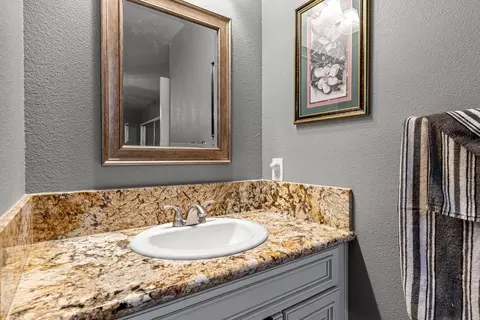 Bath - 6504 Green Leaf Ln, Foresthill, CA 95631 photo 4 of 5