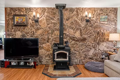 Living - 6504 Green Leaf Ln, Foresthill, CA 95631 photo 2 of 6