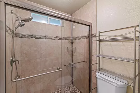 Bath - 6504 Green Leaf Ln, Foresthill, CA 95631 photo 3 of 5