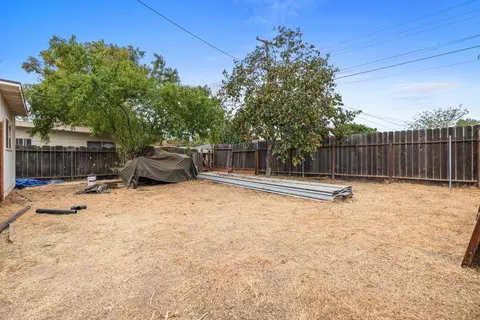 Exterior - 1705 Timothy Ave, Modesto, CA 95350 photo 4 of 5