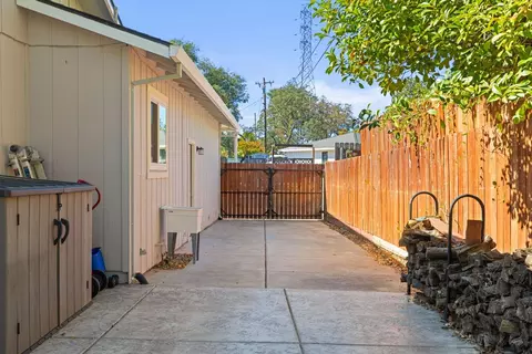 Exterior - 8627 Pendleton Dr, Granite Bay, CA 95746 photo 6 of 19