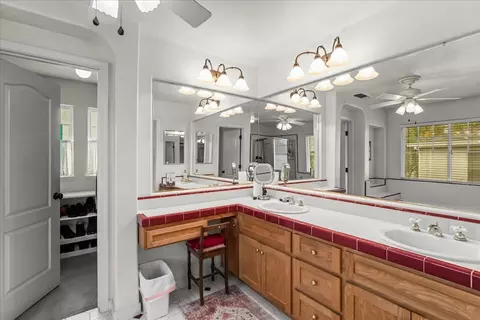 Bath - 4112 Heritage Dr, Modesto, CA 95356 photo 3 of 6