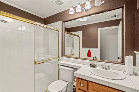 Bath - 4112 Heritage Dr, Modesto, CA 95356 photo 1 of 6