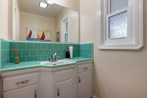 Bath - 116 N Rose St, Lodi, CA 95240 photo 1 of 2