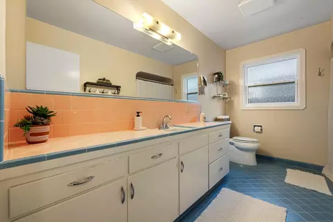 Bath - 116 N Rose St, Lodi, CA 95240 photo 2 of 2