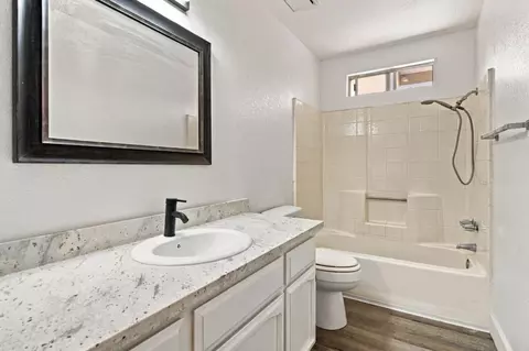 Bath - 4536 Capewood Dr, Salida, CA 95368 photo 1 of 2