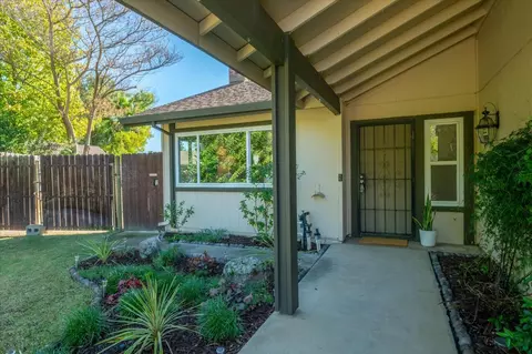 8456 Hedera Ct, Orangevale, CA 95662