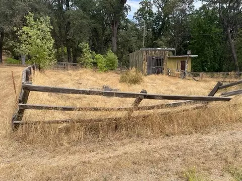 Exterior - 2610 Ranch Rd, Placerville, CA 95667 photo 2 of 13