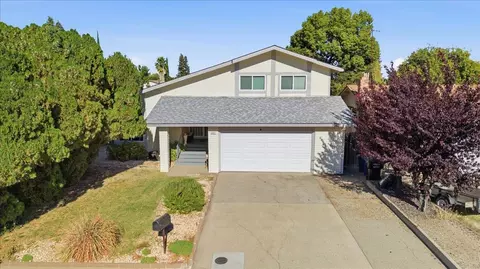 9387 Linda Rio Dr, Sacramento, CA 95827