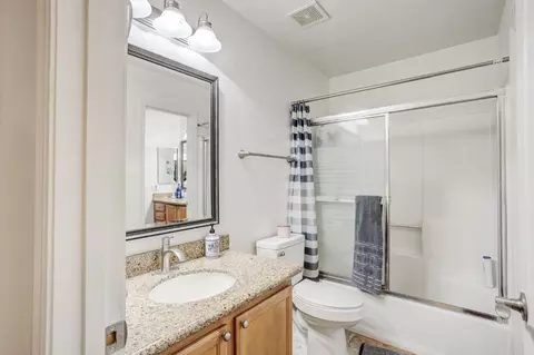 Bath - 4000 Elmo Loop #C, Modesto, CA 95356 photo 2 of 4
