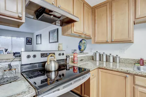 Kitchen - 4000 Elmo Loop #C, Modesto, CA 95356 photo 5 of 5