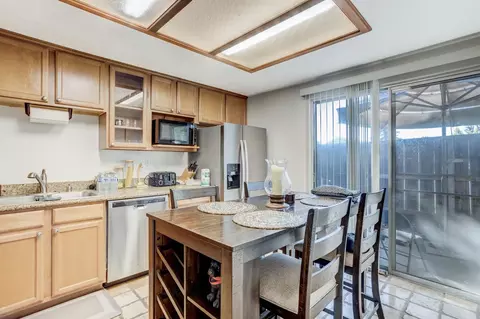 Kitchen - 4000 Elmo Loop #C, Modesto, CA 95356 photo 2 of 5