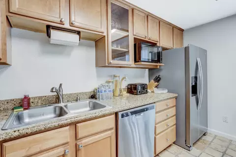 Kitchen - 4000 Elmo Loop #C, Modesto, CA 95356 photo 4 of 5