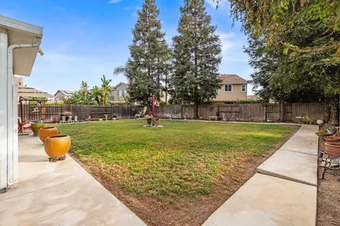 Exterior - 1220 E Springer Dr, Turlock, CA 95382 photo 2 of 10