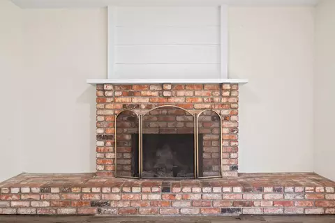 Living - 1004 Autumn Dr, Modesto, CA 95355 photo 3 of 5