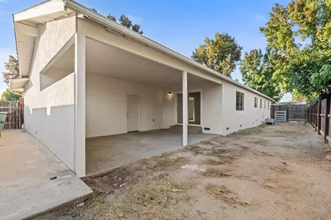 Exterior - 1004 Autumn Dr, Modesto, CA 95355 photo 3 of 5