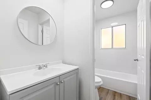 Bath - 1004 Autumn Dr, Modesto, CA 95355 photo 3 of 3