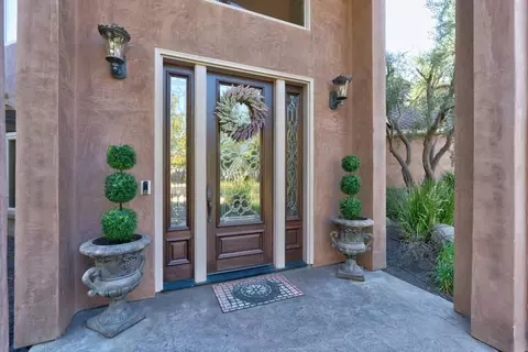 Entry Way - 2541 Mooneyham Ct, Turlock, CA 95382 photo 2 of 8