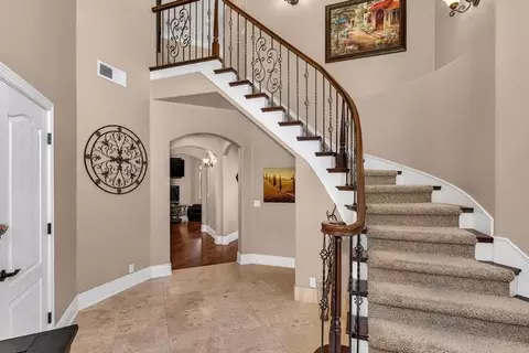 Entry Way - 2541 Mooneyham Ct, Turlock, CA 95382 photo 4 of 8