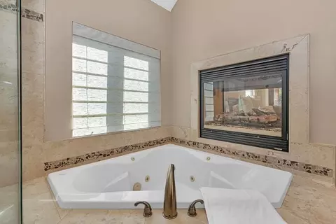 Bath - 2541 Mooneyham Ct, Turlock, CA 95382 photo 2 of 10