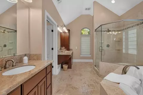 Bath - 2541 Mooneyham Ct, Turlock, CA 95382 photo 1 of 10