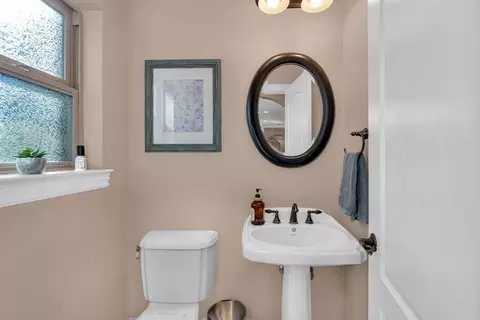 Bath - 2541 Mooneyham Ct, Turlock, CA 95382 photo 6 of 10