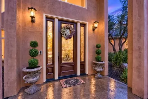 Entry Way - 2541 Mooneyham Ct, Turlock, CA 95382 photo 1 of 8