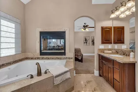 Bath - 2541 Mooneyham Ct, Turlock, CA 95382 photo 5 of 10