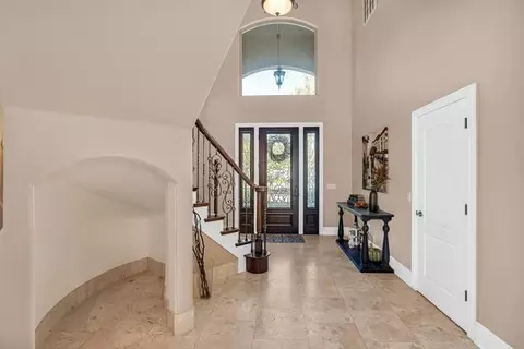 Entry Way - 2541 Mooneyham Ct, Turlock, CA 95382 photo 3 of 8