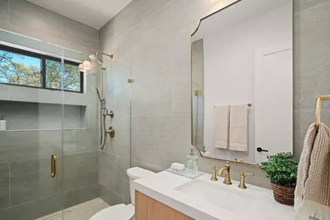 Bath - 3785 Kelso Ct, Auburn, CA 95602 photo 5 of 9