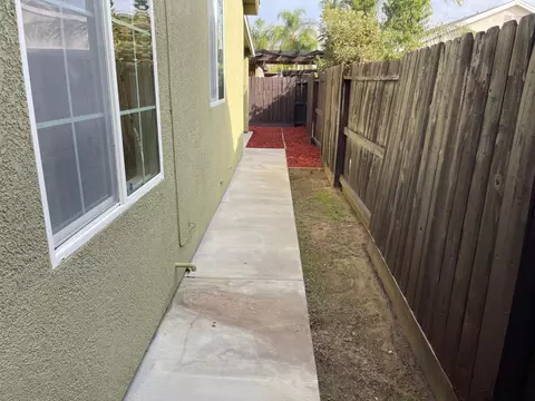 Exterior - 161 Mariposa St, Madera, CA 93638 photo 16 of 18