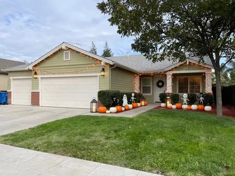 Exterior - 161 Mariposa St, Madera, CA 93638 photo 5 of 18