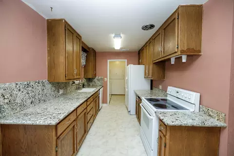 Kitchen - 1531 Brannon Ave, Modesto, CA 95350 photo 2 of 3