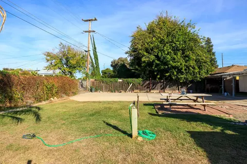 Exterior - 1531 Brannon Ave, Modesto, CA 95350 photo 10 of 11