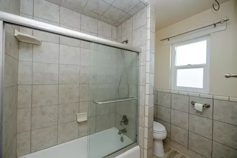 Bath - 1531 Brannon Ave, Modesto, CA 95350 photo 2 of 3