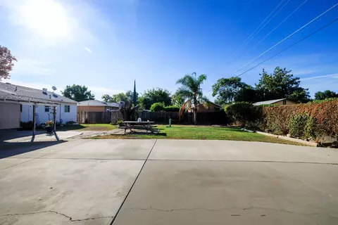 Exterior - 1531 Brannon Ave, Modesto, CA 95350 photo 5 of 11