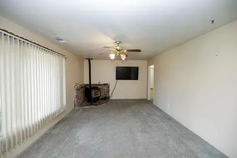 Living - 1531 Brannon Ave, Modesto, CA 95350 photo 2 of 4