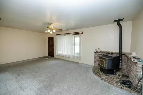 Living - 1531 Brannon Ave, Modesto, CA 95350 photo 3 of 4