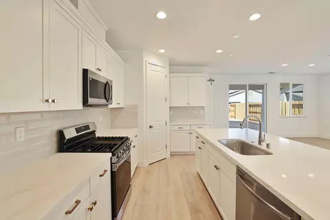 Kitchen - 2183 Appalachian Ave, Manteca, CA 95337 photo 4 of 4