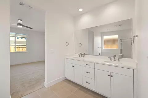 Bath - 2183 Appalachian Ave, Manteca, CA 95337 photo 4 of 9