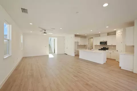Living - 2183 Appalachian Ave, Manteca, CA 95337 photo 2 of 3