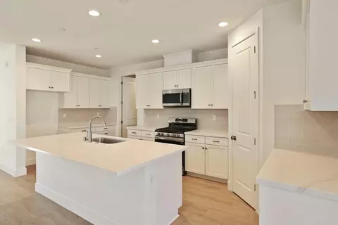 Kitchen - 2183 Appalachian Ave, Manteca, CA 95337 photo 3 of 4