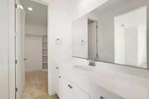 Bath - 2183 Appalachian Ave, Manteca, CA 95337 photo 7 of 9