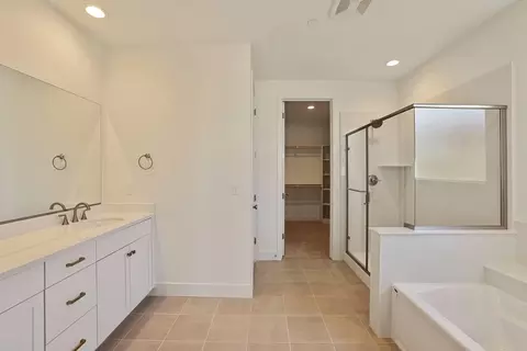 Bath - 2183 Appalachian Ave, Manteca, CA 95337 photo 2 of 9